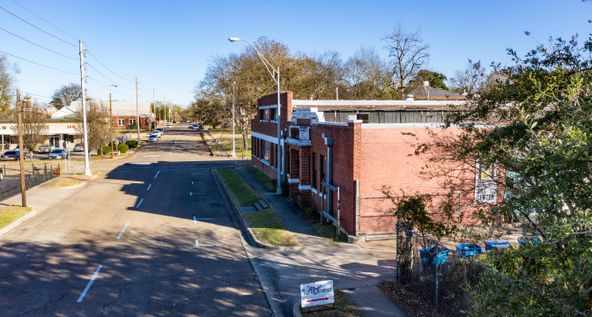 208 E Burleson St, Marshall, TX 75670